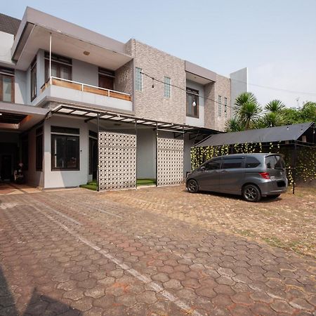 Reddoorz Plus Near Kelapa Dua Kebon Jeruk Джакарта Экстерьер фото