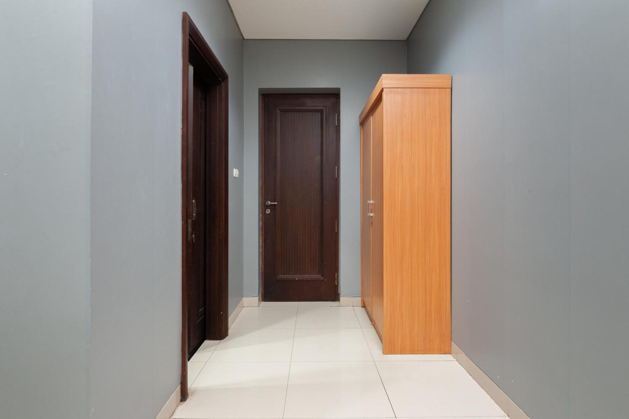 Reddoorz Plus Near Kelapa Dua Kebon Jeruk Джакарта Экстерьер фото