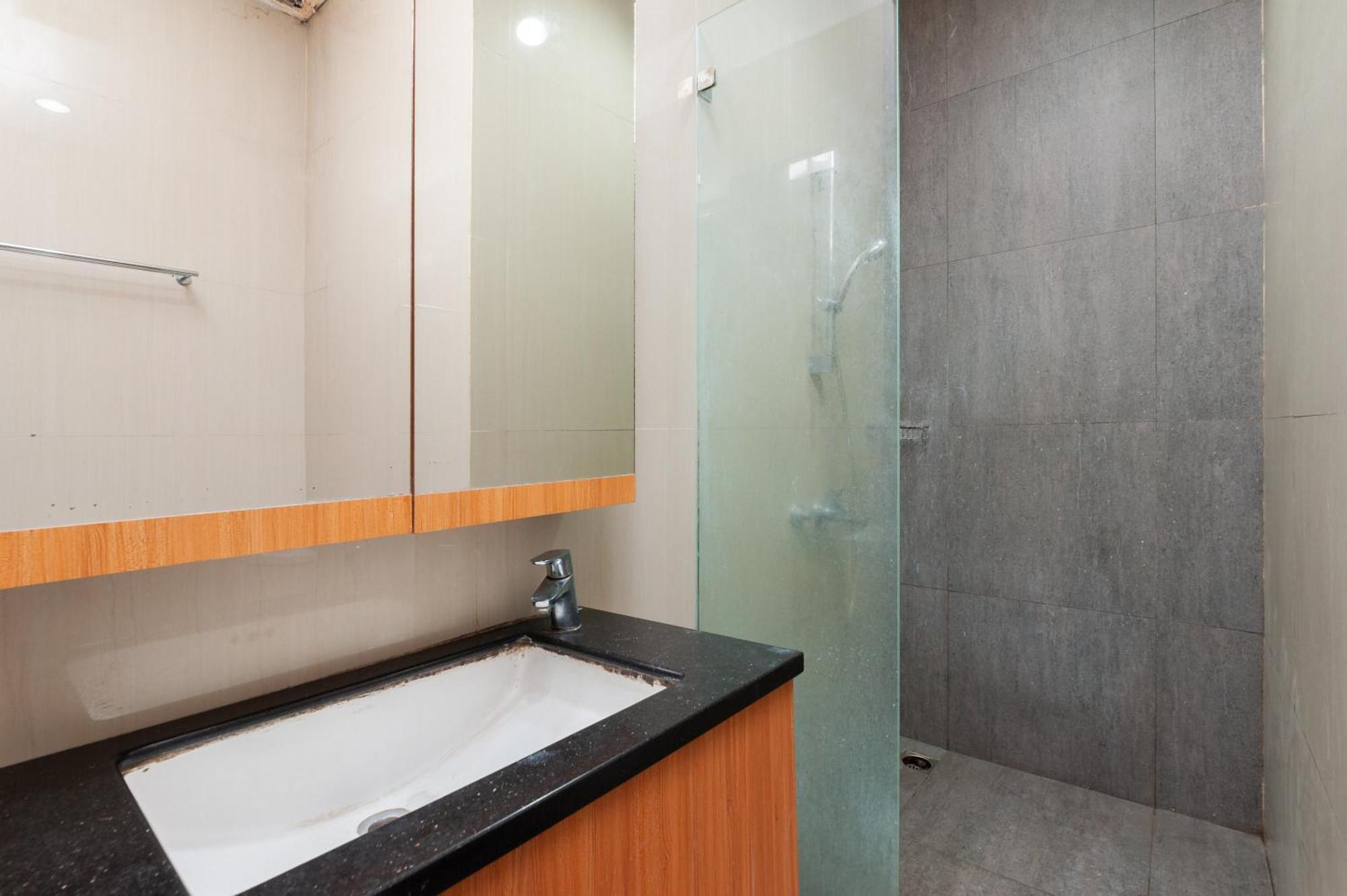 Reddoorz Plus Near Kelapa Dua Kebon Jeruk Джакарта Экстерьер фото