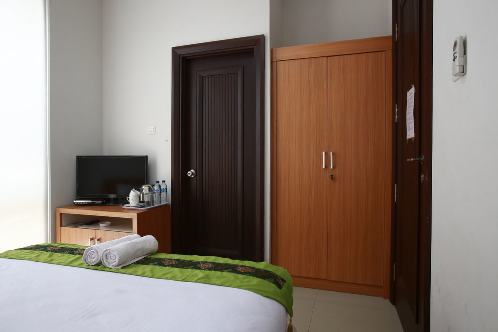 Reddoorz Plus Near Kelapa Dua Kebon Jeruk Джакарта Экстерьер фото