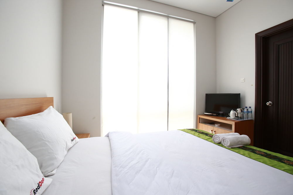 Reddoorz Plus Near Kelapa Dua Kebon Jeruk Джакарта Экстерьер фото