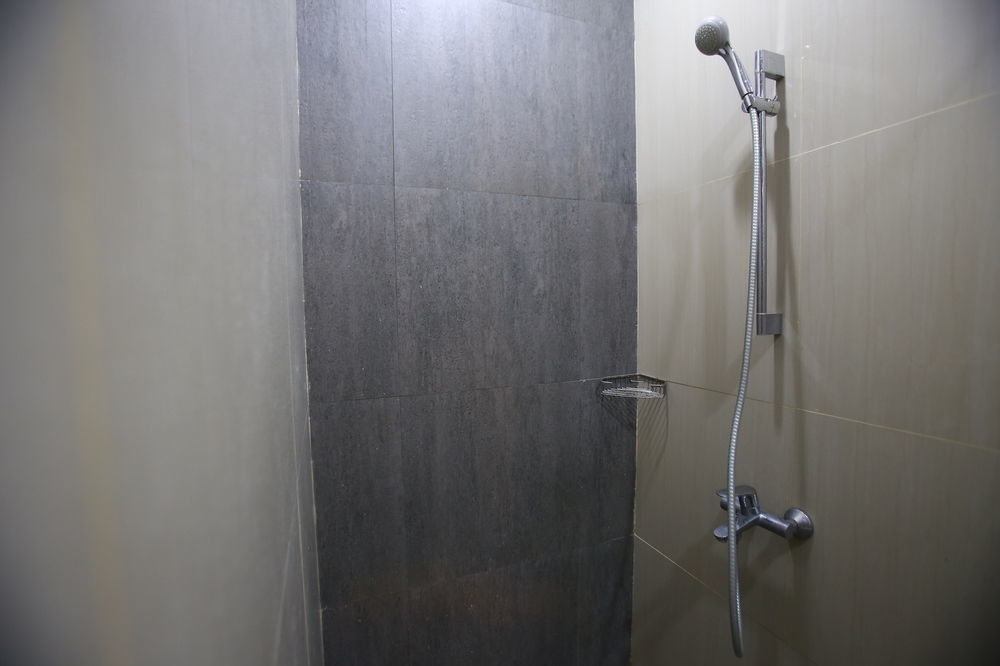 Reddoorz Plus Near Kelapa Dua Kebon Jeruk Джакарта Экстерьер фото