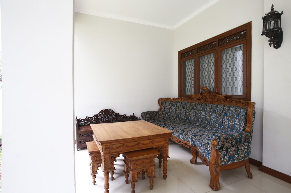 Reddoorz Plus Near Kelapa Dua Kebon Jeruk Джакарта Экстерьер фото