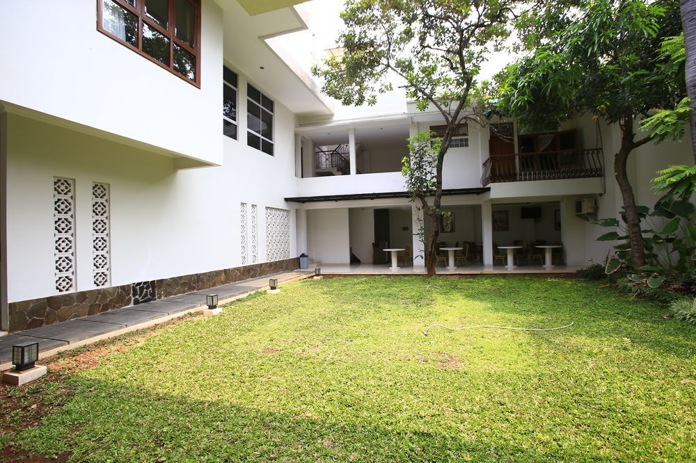 Reddoorz Plus Near Kelapa Dua Kebon Jeruk Джакарта Экстерьер фото